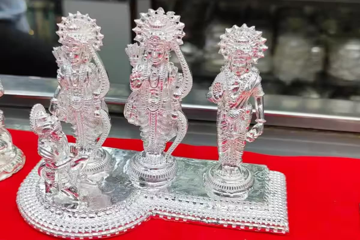 जमशेदपुर: घरों में सजेंगे चांदी के राम दरबार, दीयों की रौशनी से जगमगा उठेगा सरायकेला का यह मंदिर