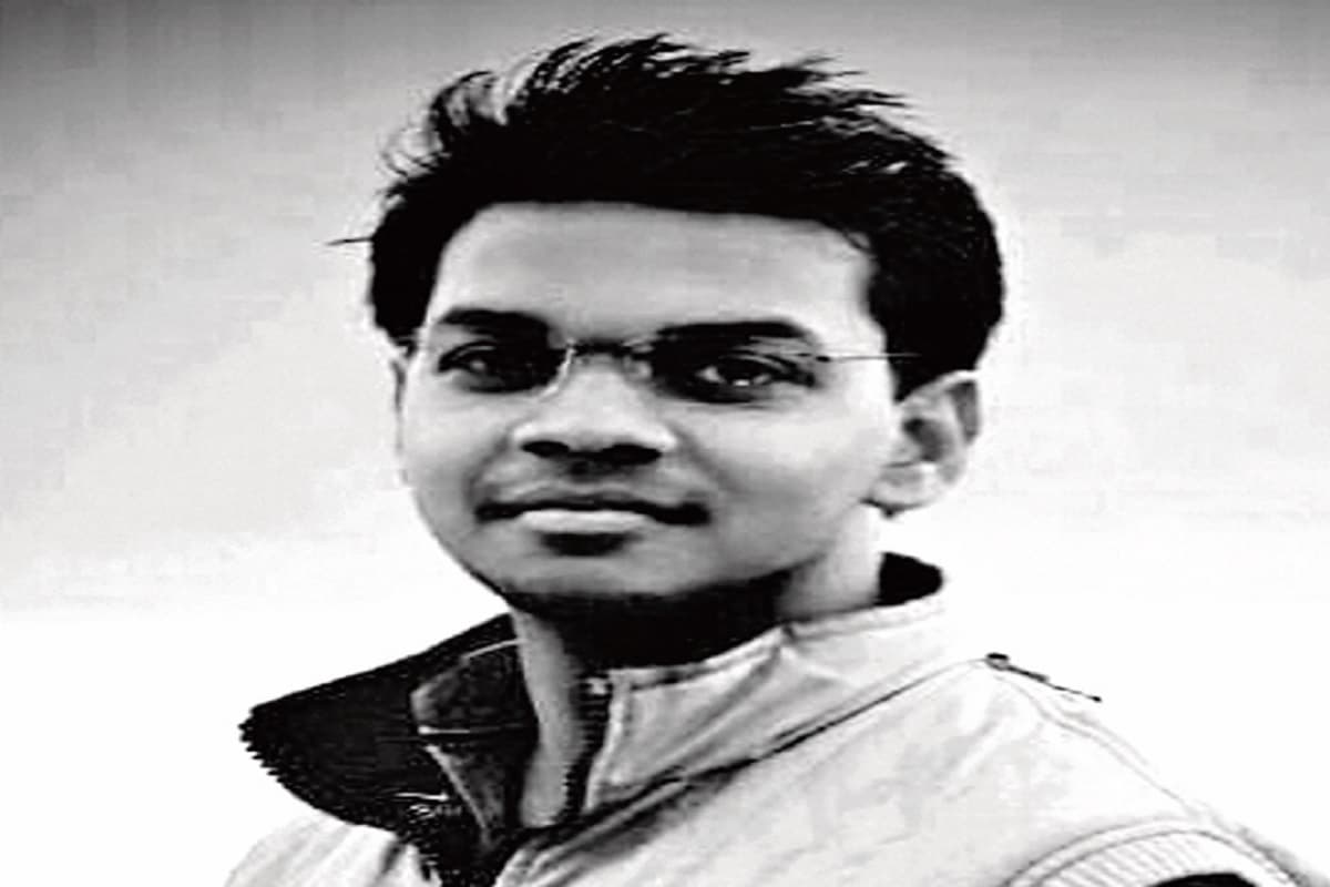 झारखंड का ये आदिवासी युवक संताली भाषा की लिपि ओलचिकी पर कर रहा काम, हासिल कर चुका है बड़ी उपलब्धि