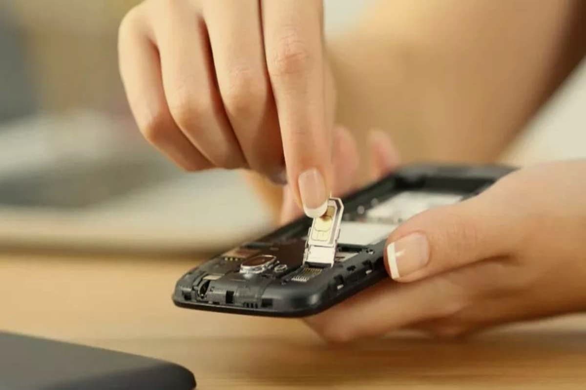 New Sim Card Rule: आज से हो रहा सिम खरीदने और बेचने के नियमों में बदलाव, जानें क्या हैं नये रूल्स