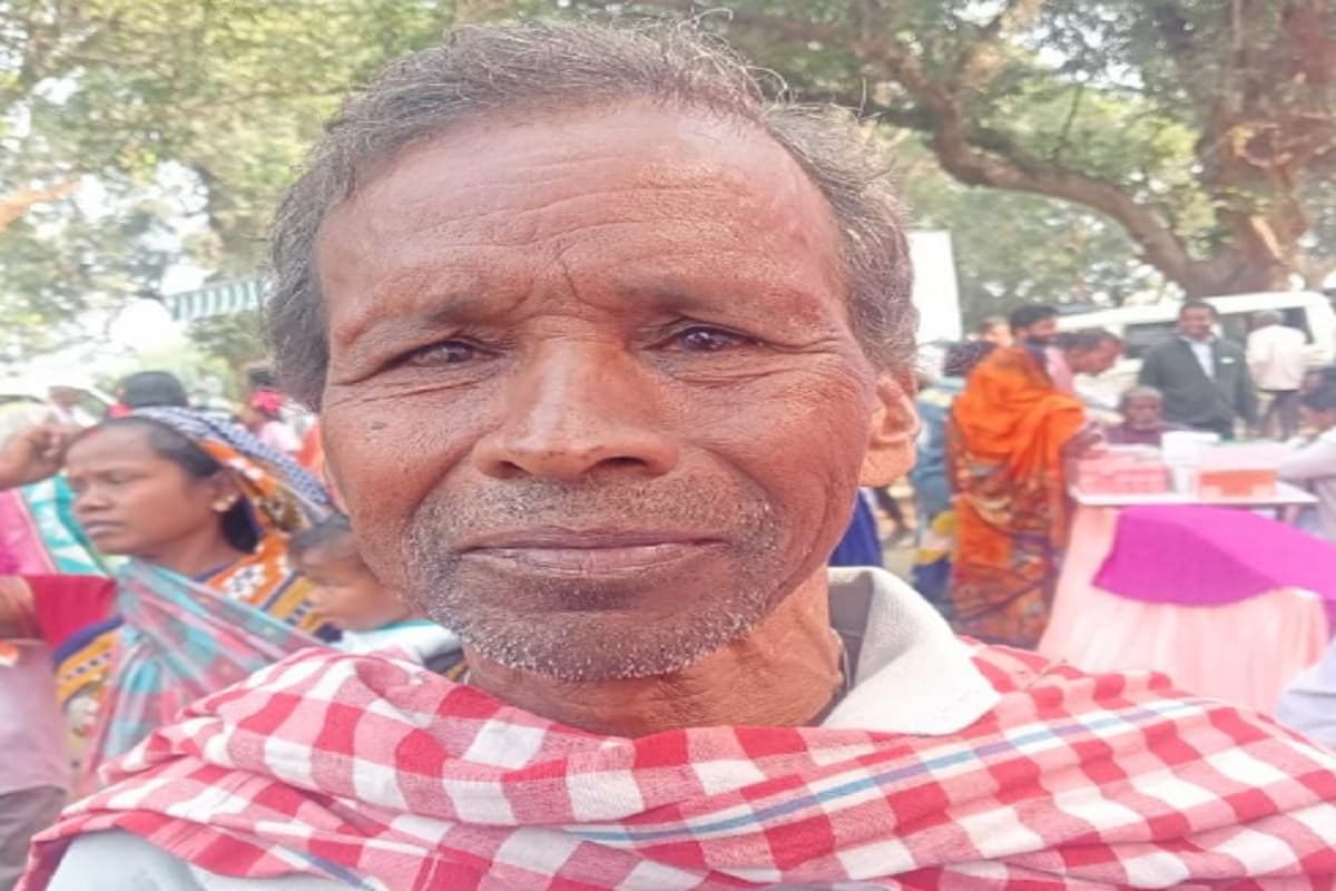 सिमडेगा : आवेदन जमा करने के बाद भी नहीं सुलझी ग्रामीणों की समस्याएं