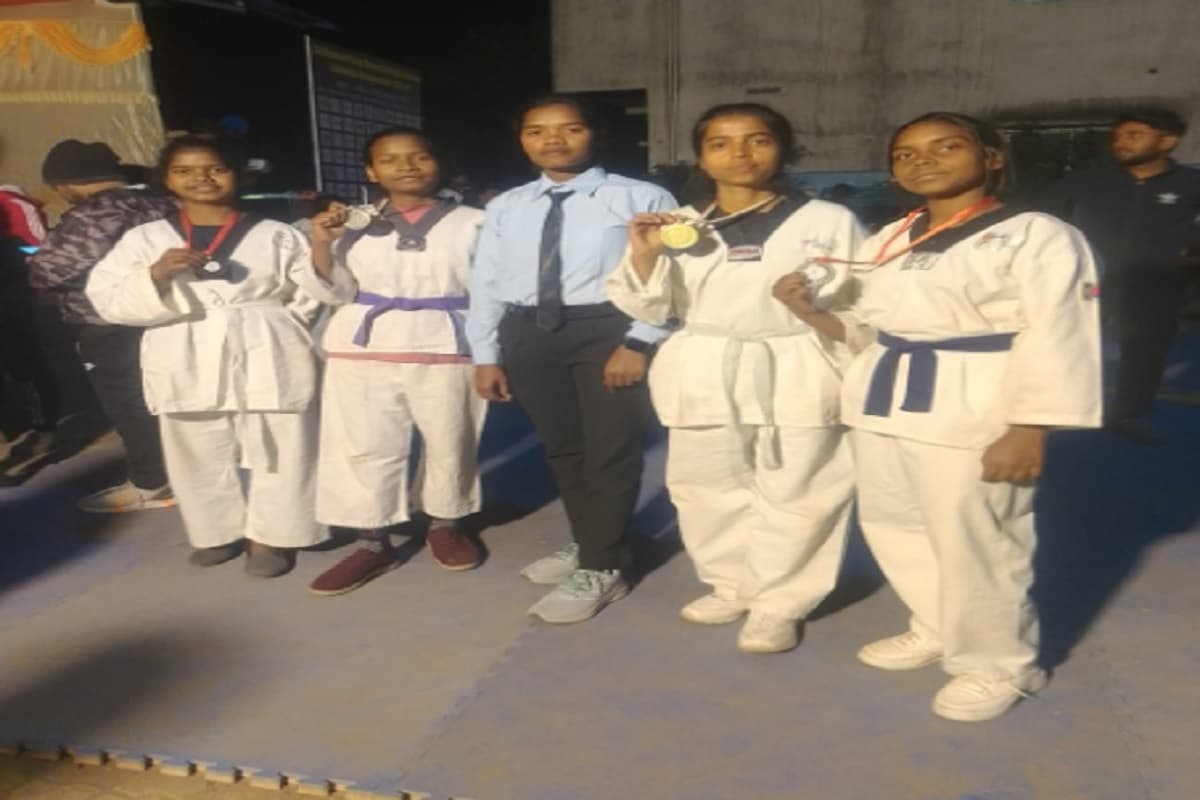 राज्यस्तरीय महिला ताइक्वांडो चैंपियनशिप में सिमडेगा ने जीते चार मेडल