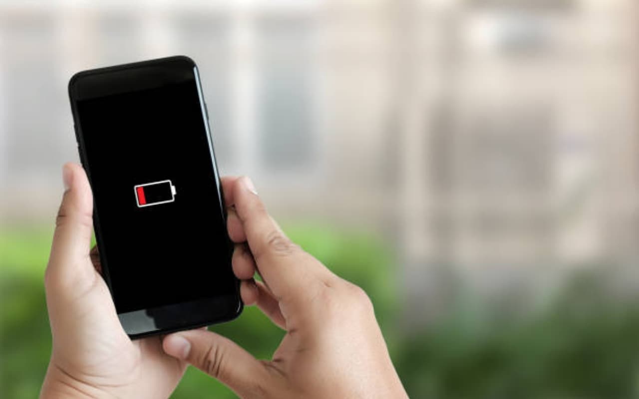 बार-बार चार्ज करना पड़ता है Smartphone? बस सेटिंग्स में करें ये बदलाव बढ़ जाएगी फोन की बैटरी लाइफ बार-बार चार्ज करना पड़ता है Smartphone? बस सेटिंग्स में करें ये बदलाव बढ़ जाएगी फोन की बैटरी लाइफ