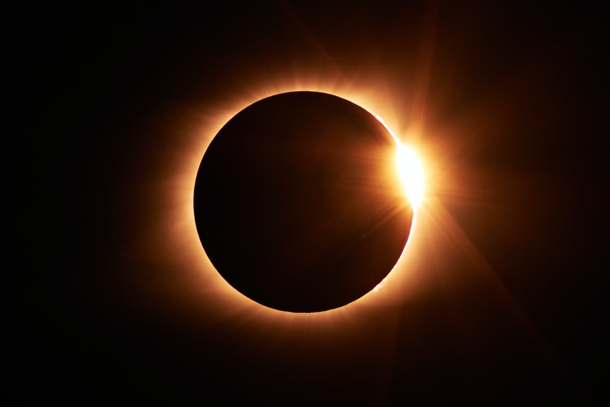 Surya Grahan 2024: लगने वाला है साल का पहला सूर्य ग्रहण, जानिए कब, कहां और कैसे देखें