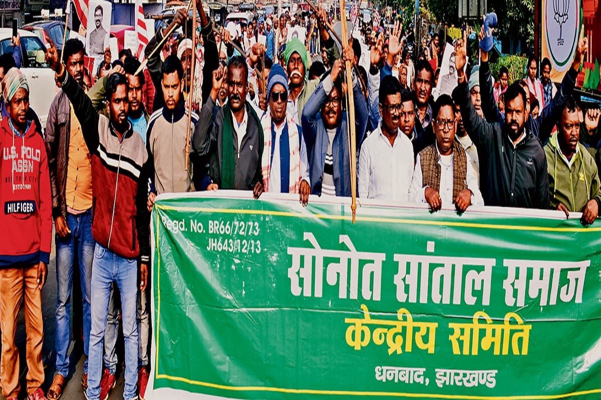 ईडी के खिलाफ सोनोत संथाल समाज का धनबाद में आक्रोश मार्च, बोले: हेमंत सोरेन पर आंच आयी, तो अशांत होगा झारखंड