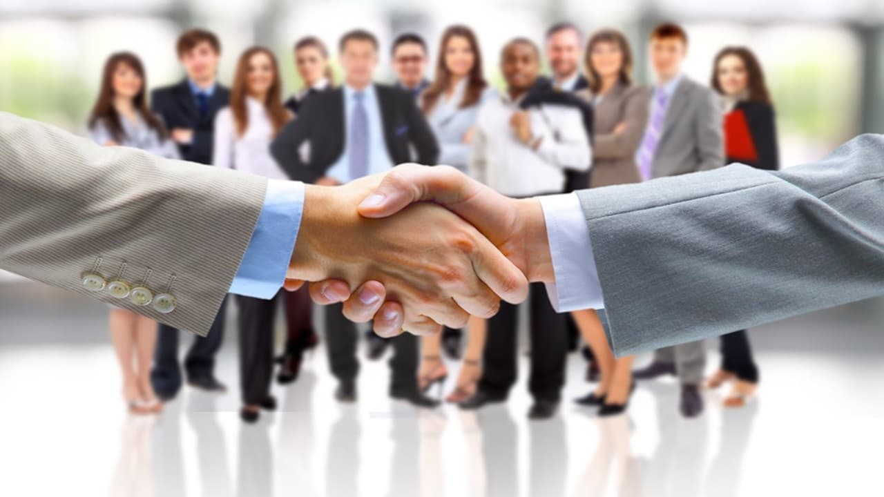 अदाणी से अंबानी तक की कंपनियों के हुए टॉप 10 विलय-अधिग्रहण, 2024 में उद्योग को देंगे नया आकार