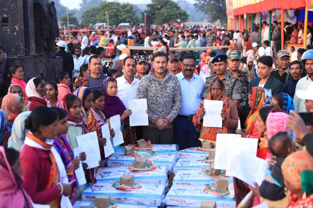 झारखंड: क्षेत्रीय गूंज महोत्सव में दिखे कला के कई रंग, आजसू अध्यक्ष सुदेश महतो ने सम्मानित कर बढ़ाया हौसला