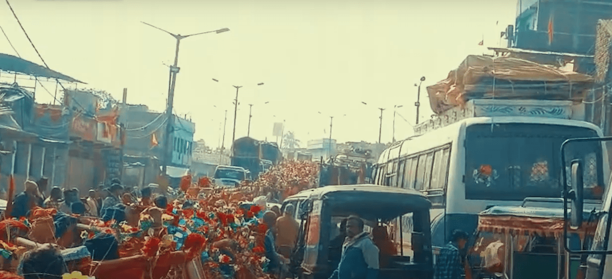 सुल्तानगंज में उमड़ा शिवभक्तों का हुजूम, बोल बम के जयकारे से गूंजती रही नगरी