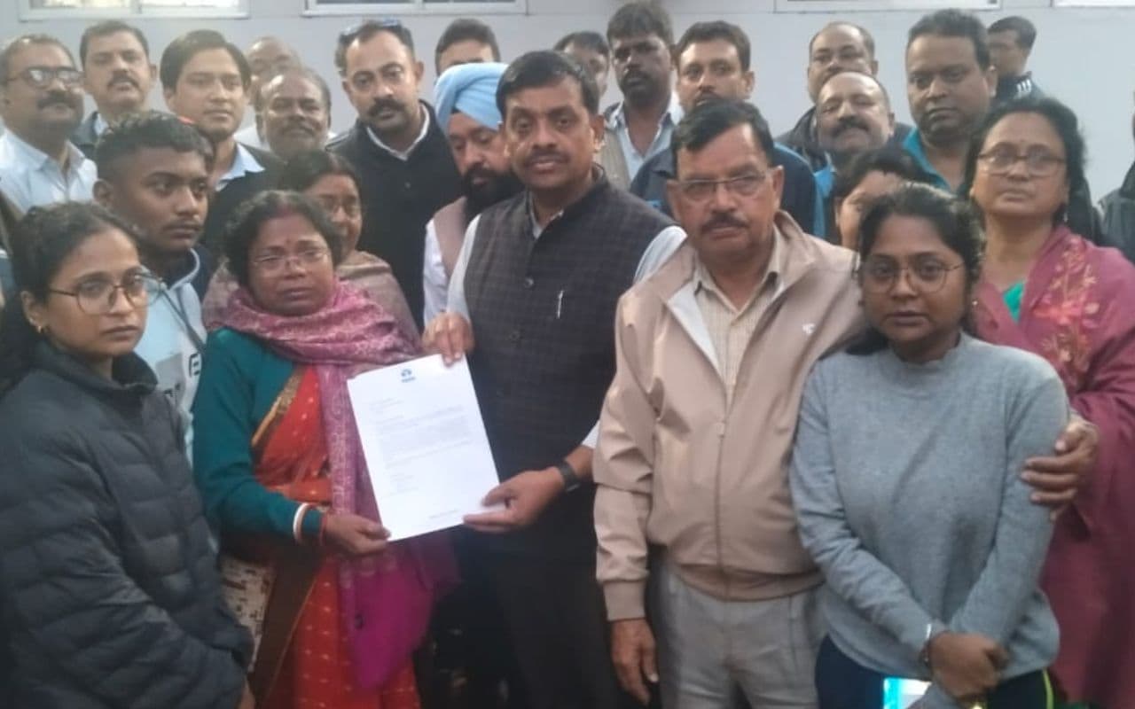 दिल का दौरा पड़ने से कर्मचारी की मौत, परिजनों को मिलेंगे 70 लाख रुपए, टाटा मोटर्स में बेटे को स्थायी नौकरी