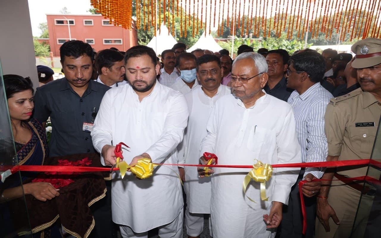 Tejashwi Yadav का बड़ा ऐलान, स्वास्थ्य विभाग में 60 हजार युवाओं को मिलेगी Sarkari Naukri, जानें पूरी बात