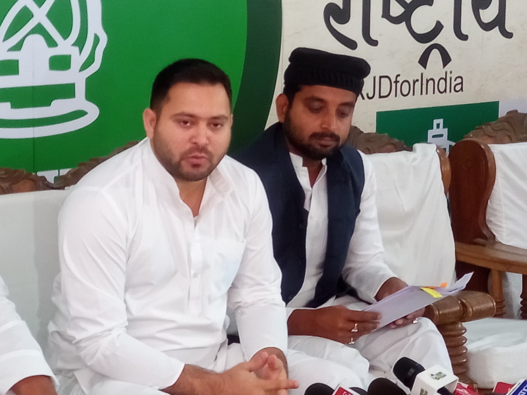 Tejashwi Yadav News: मंत्री के भाई की गिरफ्तारी के लिए तेजस्वी ने सीएम नीतीश को दिया अल्टीमेटम, कहा- सीएम हाउस का घेराव करेंगे