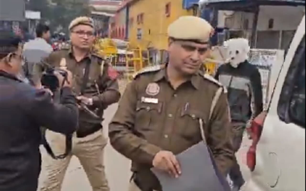 नई दिल्ली रेलवे स्टेशन से दबोचा गया लश्कर-ए-तैयबा मॉड्यूल का सक्रिय आतंकी, वीडियो आया सामने