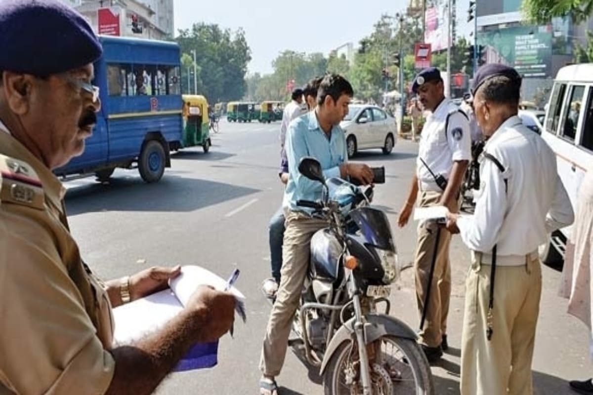चालान से बचने में मदद करता है फ्री का यह मोबाइल ऐप, रेड लाइट जंप करते मिल जाएगा अलर्ट