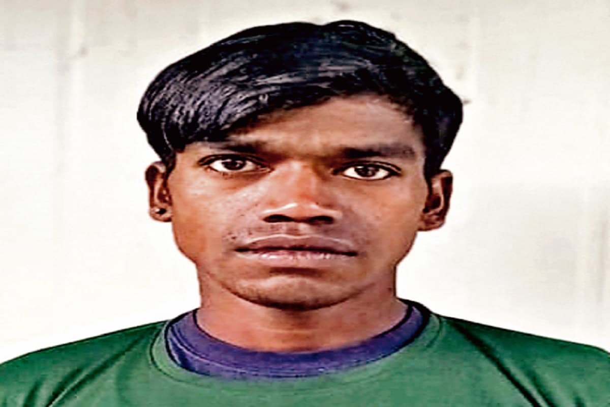 उत्तराखंड टनल से सुरक्षित बाहर आया झारखंड का ये मजदूर, लेकिन राह देखते पिता ने तोड़ा दम