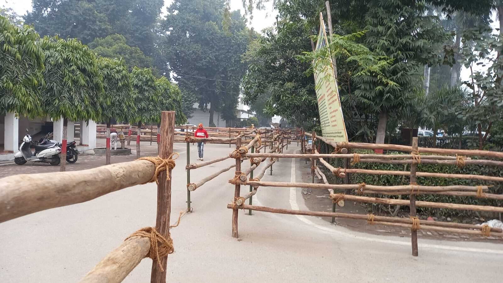 Bareilly News: नामांकन से पहले छावनी बना कलेक्ट्रेट, कोविड के चलते प्रत्याशियों के बना अलग रूम