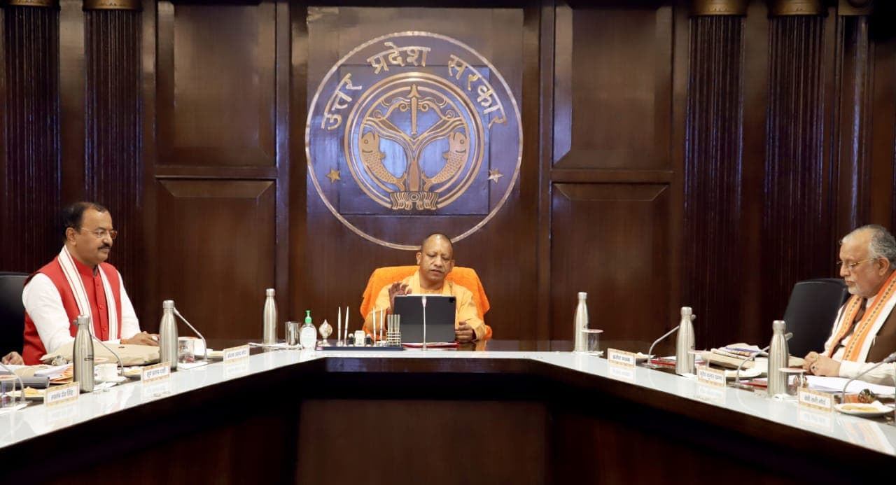 UP Cabinet Decision: एनसीआर के 2.40 लाख फ्लैट बायर्स को राहत, 57 जिलों में साइबर थानों-आबकारी नीति को मंजूरी