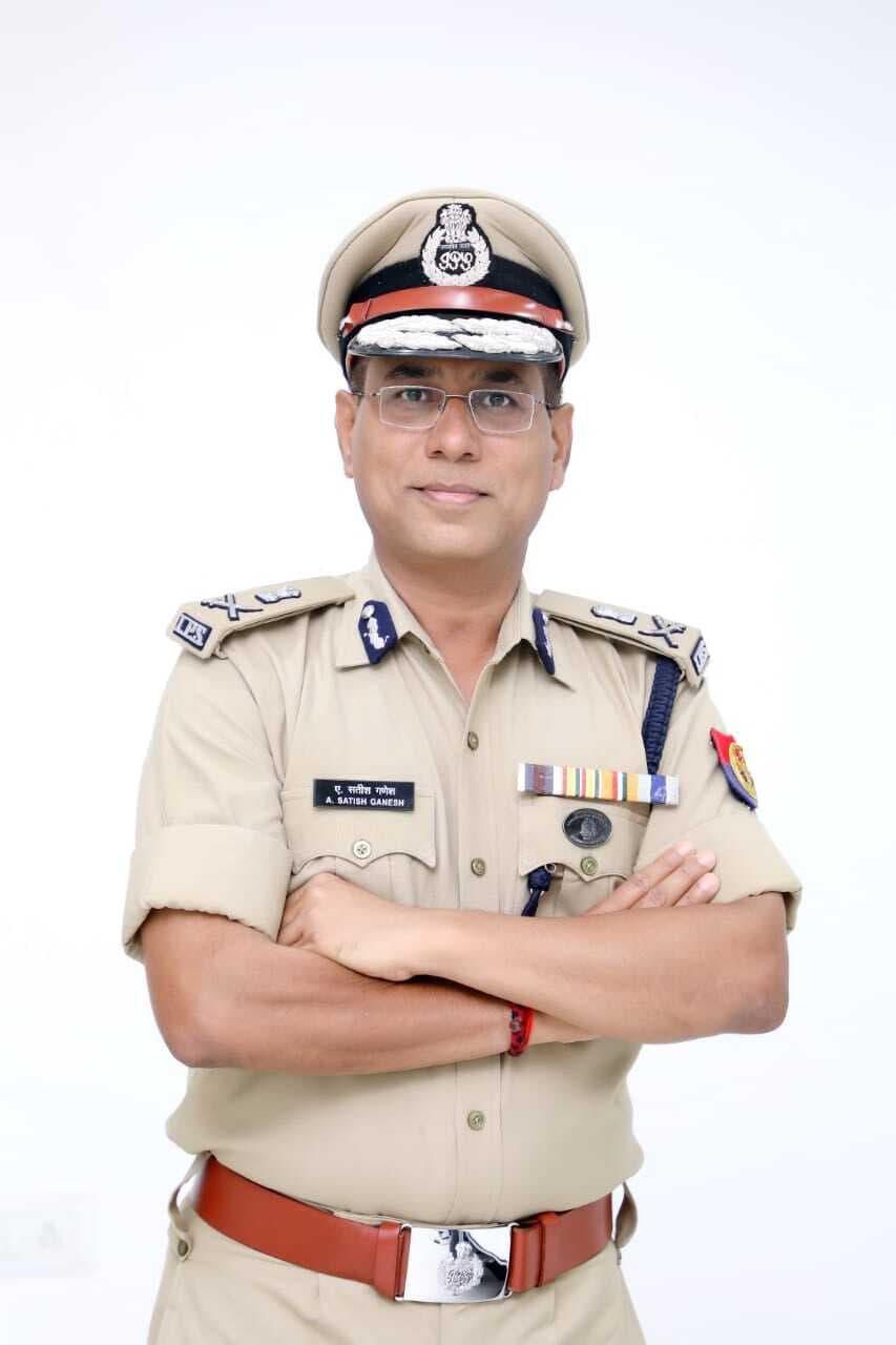 Varanasi: बाबा विश्वनाथ को भोग प्रसाद अर्पित करने वाली सोसायटी की जमीन को पुलिस ने दबंग से कराया मुक्त