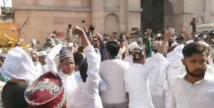 Varanasi: ज्ञानवापी मस्जिद में हंगामे के बीच पहले दिन का सर्वे हुआ पूरा, कल भी जारी रहेगा काम