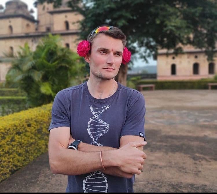 लंदन से साइकिल चलाकर मां के साथ बनारस पहुंचें ल्यूक, मकसद जान कर आप भी हो जाएंगे भावुक