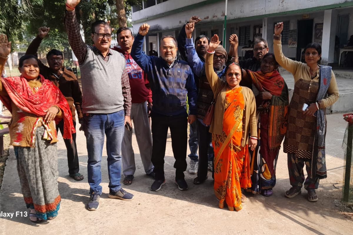 जामताड़ा : वित्त रहित शिक्षक व कर्मियों ने की हड़ताल, 19 को विधानसभा के बाहर करेंगे प्रदर्शन
