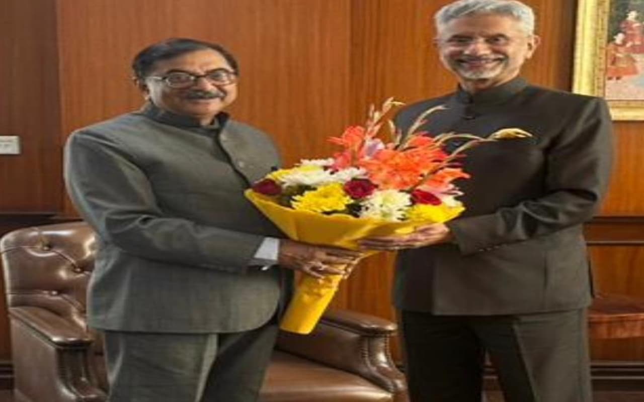 विदेश मंत्री डॉ एस जयशंकर से मिले पूर्व सांसद तरुण विजय, प्राचीन बौद्ध धरोहर से क्षेत्रीय सामंजस्य पर की चर्चा