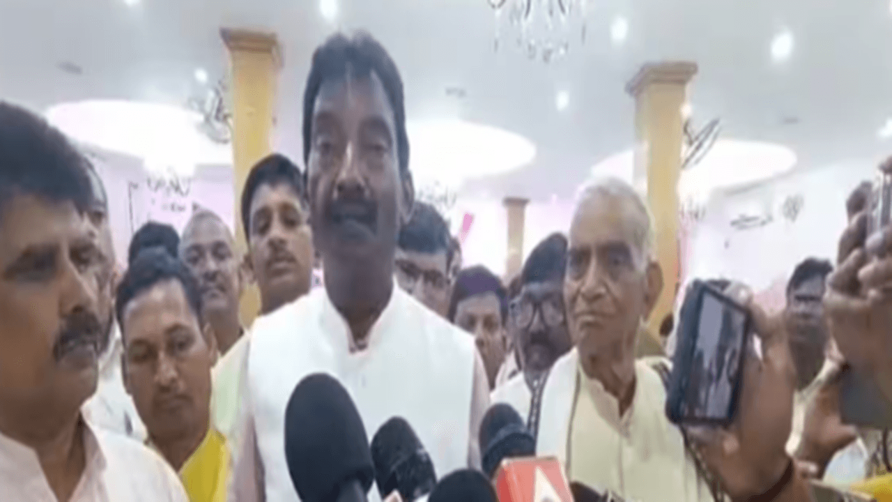 बिहार: आरजेडी विधायक फतेह बहादुर ने दिया विवादित बयान, देवी सरस्वती को लेकर कही ये बात