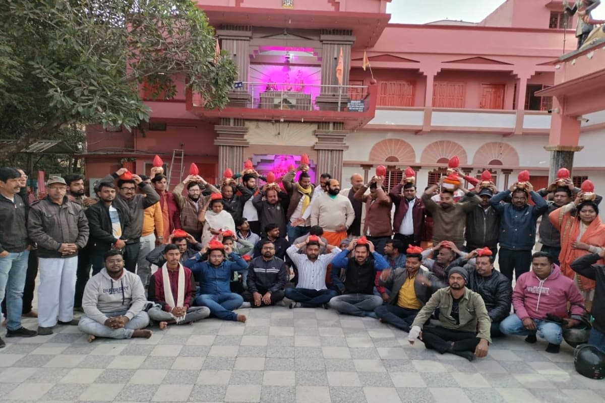 अयोध्या में श्री रामलला की प्राण प्रतिष्ठा के लिए आमंत्रण को लेकर रांची के 16 नगरों में अक्षत कलश का हुआ वितरण