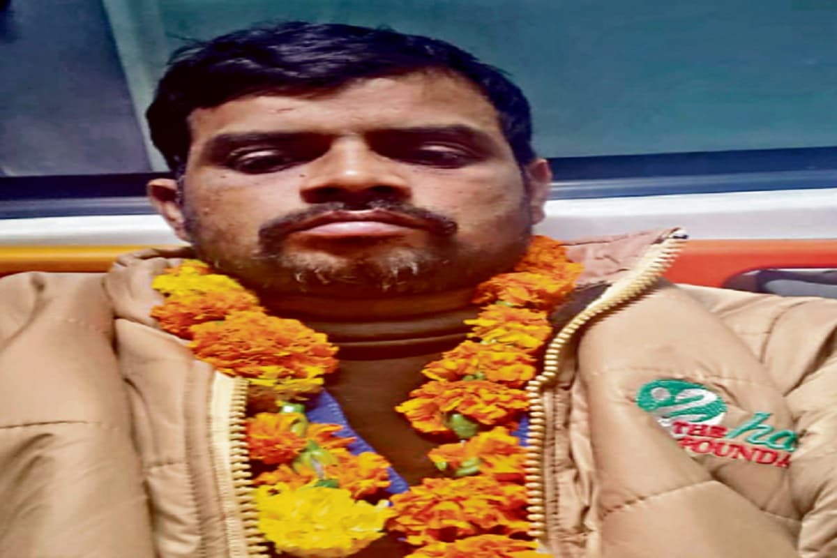 झारखंड के सुरंगवीरों की कहानी: जब तक चार्जर नहीं मिला, दो टाइम मोबाइल ऑन कर दिन-रात होने का समय तय किया