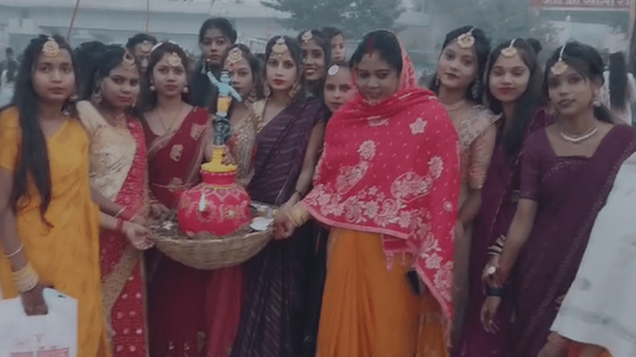 बिहार में लड़कियों ने रखा पीड़िया व्रत, धूमधाम से मना त्योहार, जानिए इसके पीछे की मान्यता