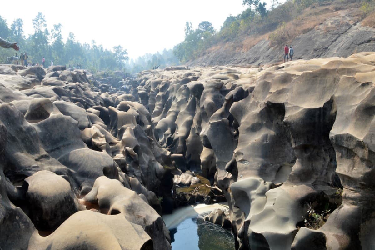 चतरा का खैवा बंदारू जलप्रपात सैलानियों को कर रहा आकर्षित, जानें क्या है इसकी विशेषता