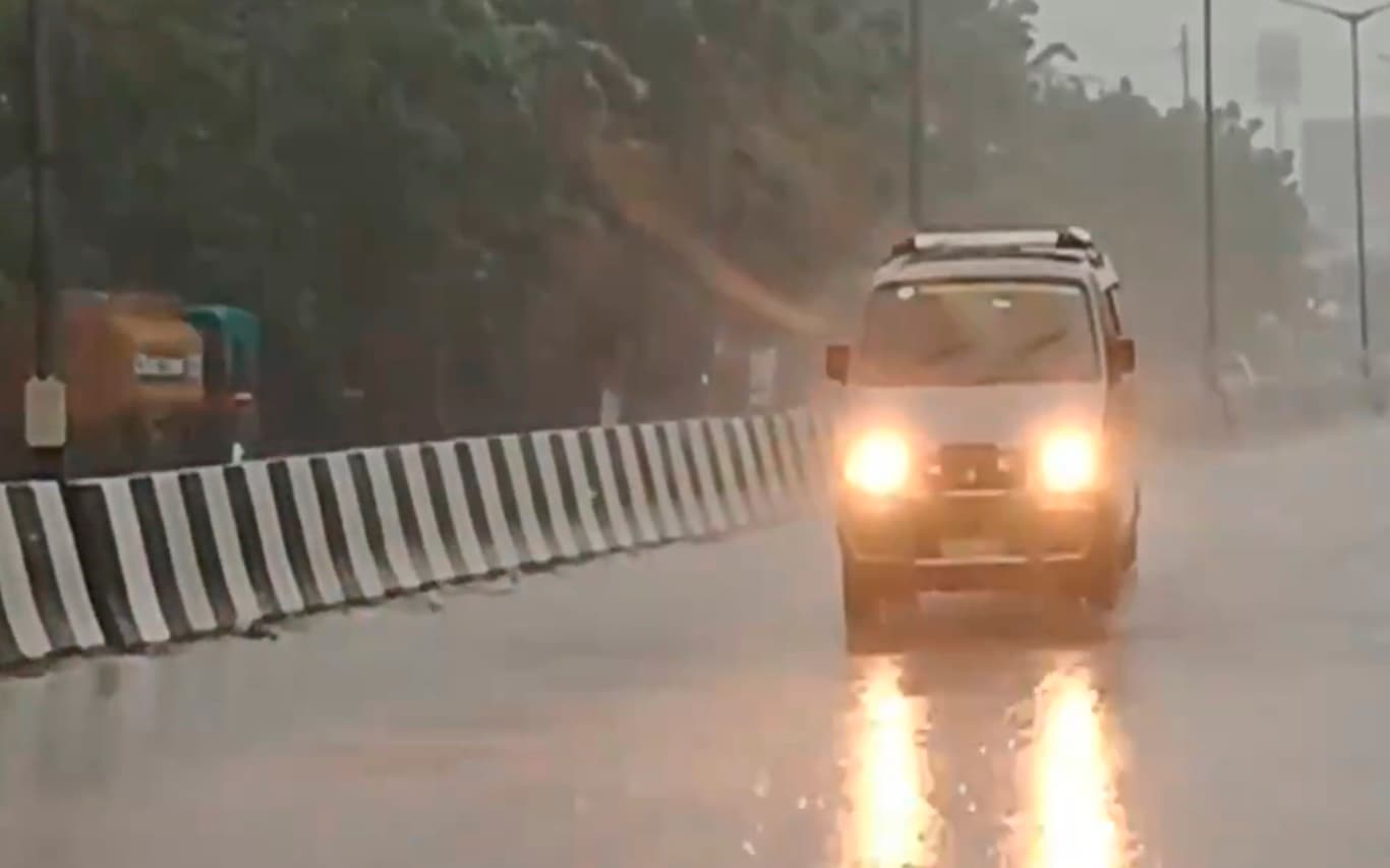 Weather Forecast: तमिलनाडु में भारी बारिश, इन राज्यों में बढ़ेगी कनकनी, IMD ने यहां के लिए जारी किया रेड अलर्ट