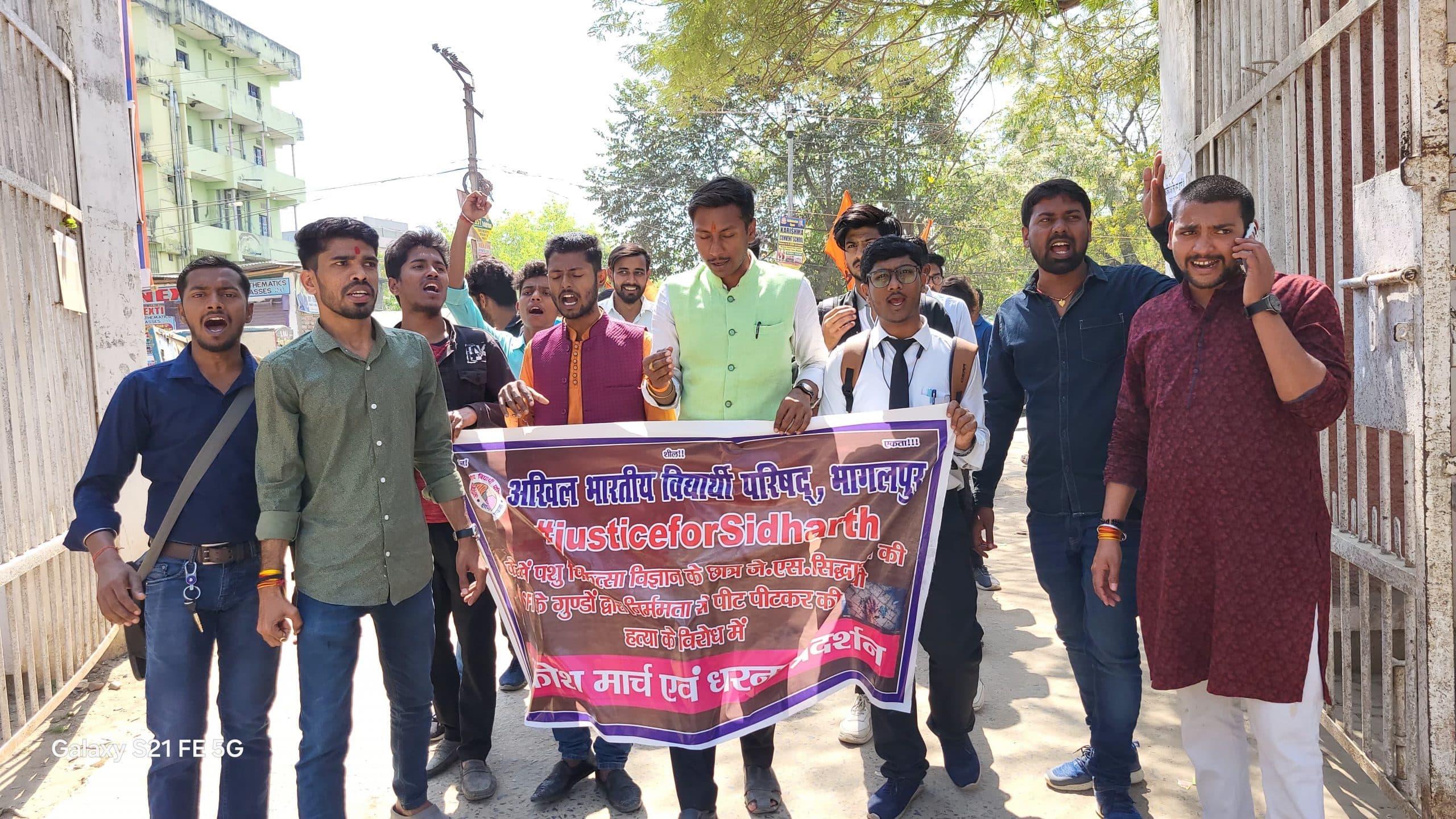 केरल में हत्या, बिहार में आक्रोश, ABVP ने निकाला मार्च