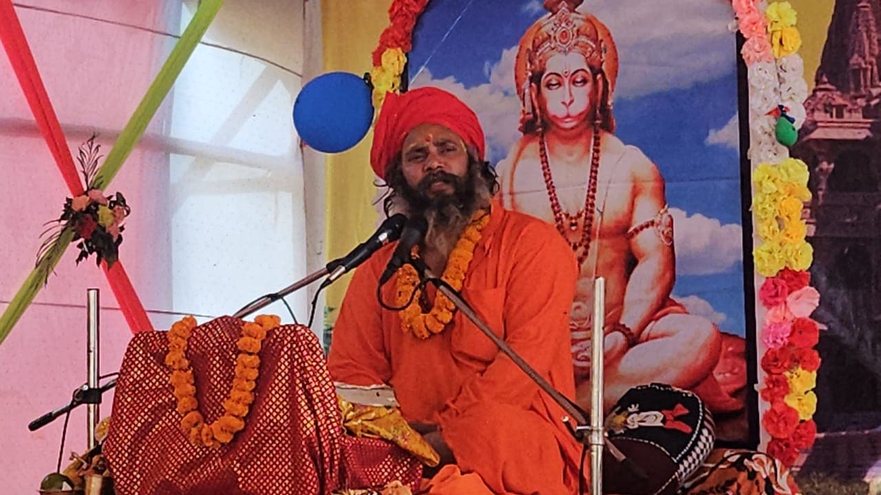 सुल्तानगंज में 9 दिवसीय रामकथा का समापन, कुंदन जी महाराज ने कहा-संयम, नैतिकता और मर्यादा से सुधरता है जीवन