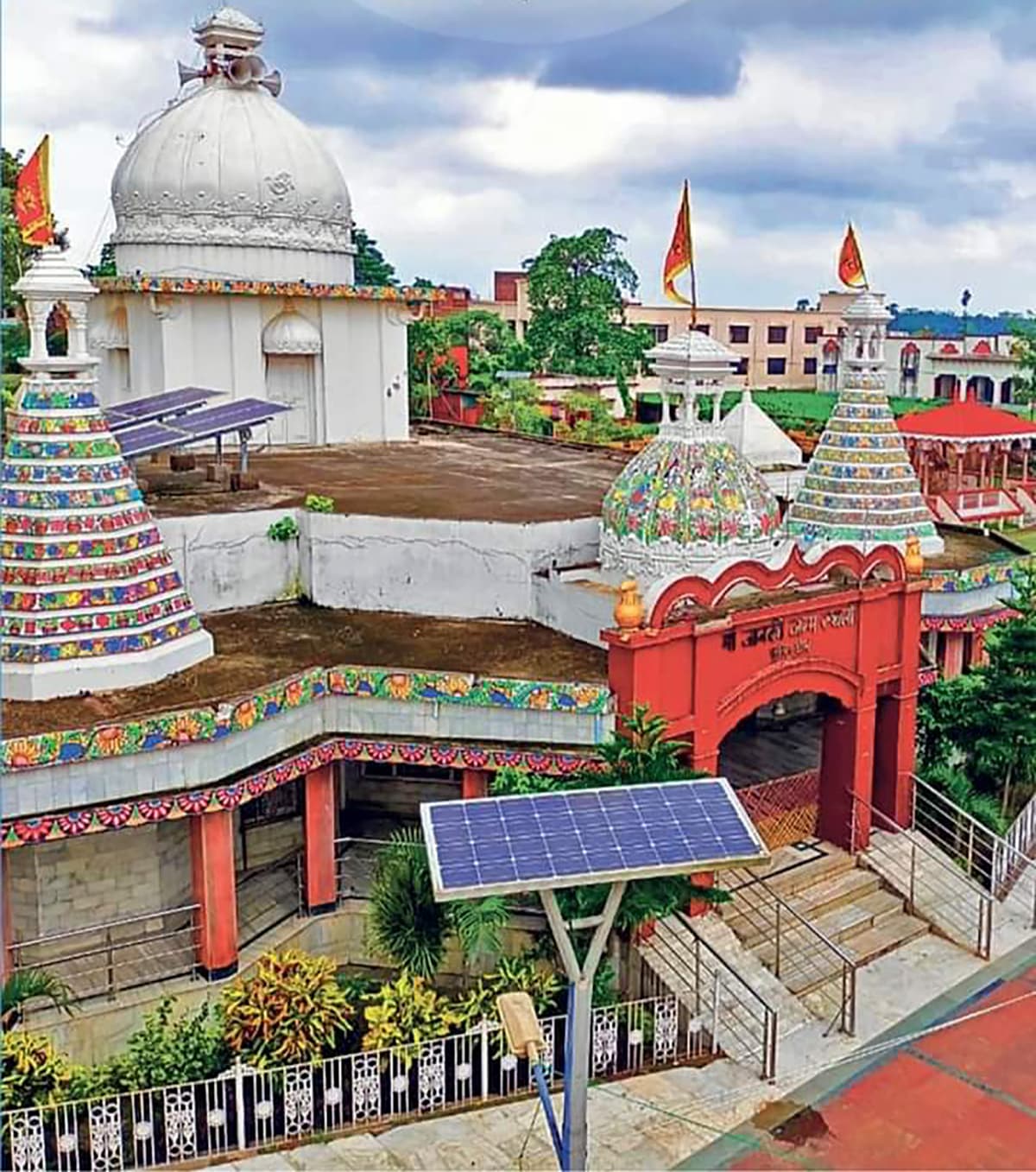 अनहोनी की आशंका से डरे हैं बच्चे व अभिभावक