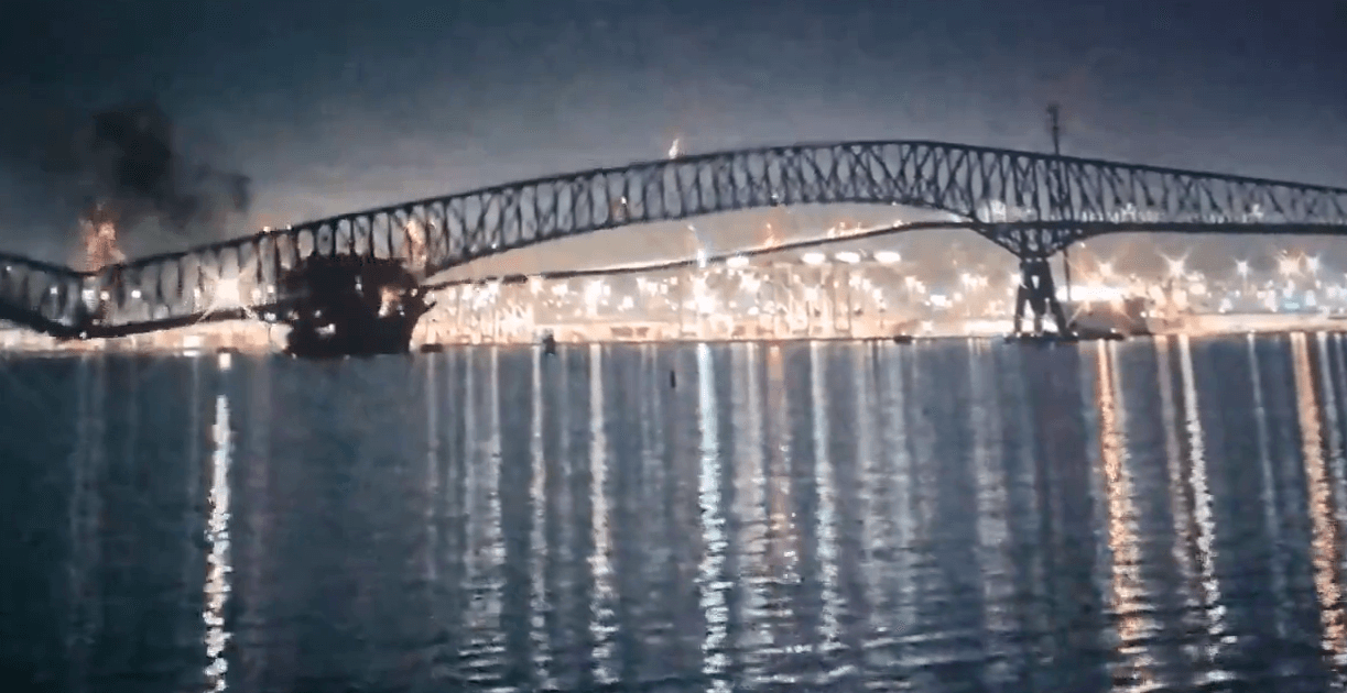 US News: बाल्टीमोर में बड़ा हादसा, मालवाहक जहाज की टक्कर से ढहा पुल, नदी में गिरीं गाड़ियां, बड़े नुकसान की आशंका