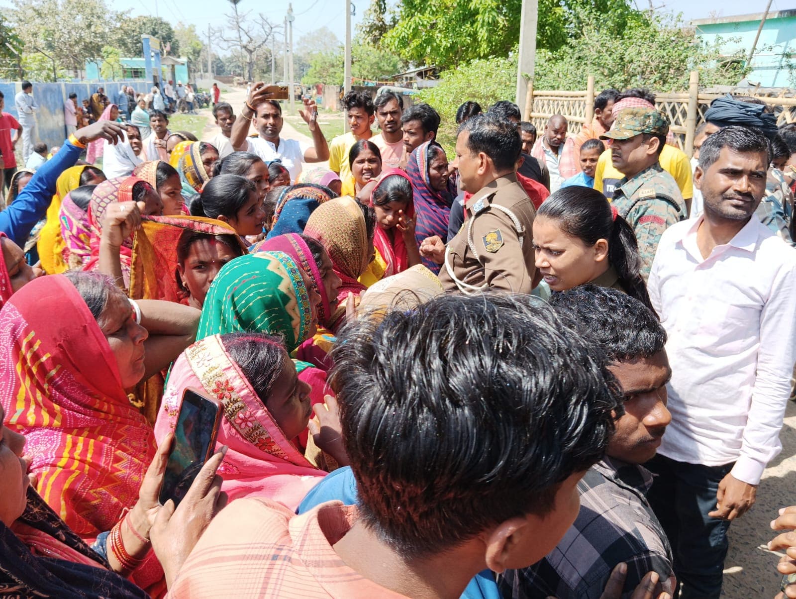 ‍Bihar Crime News: पुलिस पर भड़की नाथनगर की महिलायें, पढ़िए क्यों करने लगी थाने का घेराव