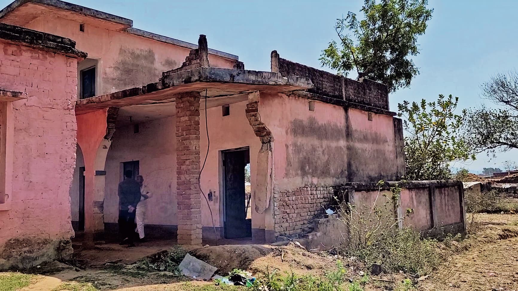 जमुई के चननवर में 150 नक्सलियों ने ध्वस्त किया था शिक्षा का मंदिर, अब यहां गूंज रहा ककहरा