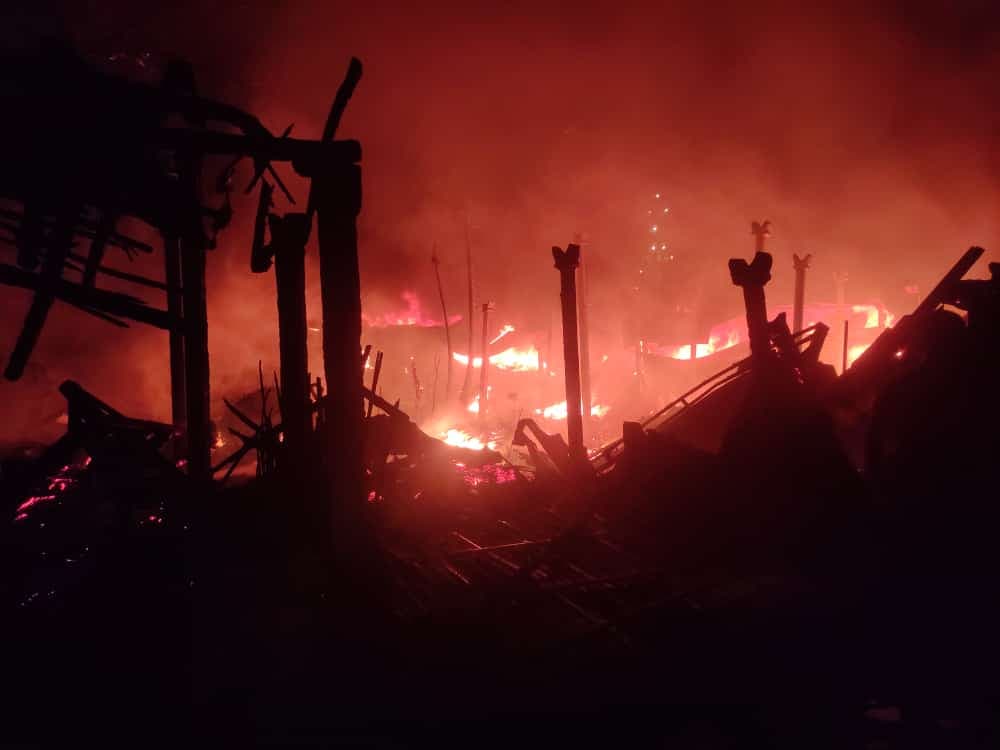 ‍B‍ihar News: आग ने चार वार्ड को किया तबाह, देखते ही देखते 200 से अधिक घर हो गए खाक