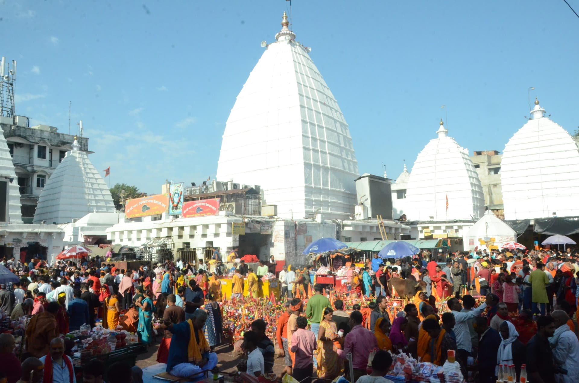महाशिवरात्रि : बाबा मंदिर के शिखर पर पंचशूल स्थापित, आज बाबा भोले बनेंगे दूल्हा