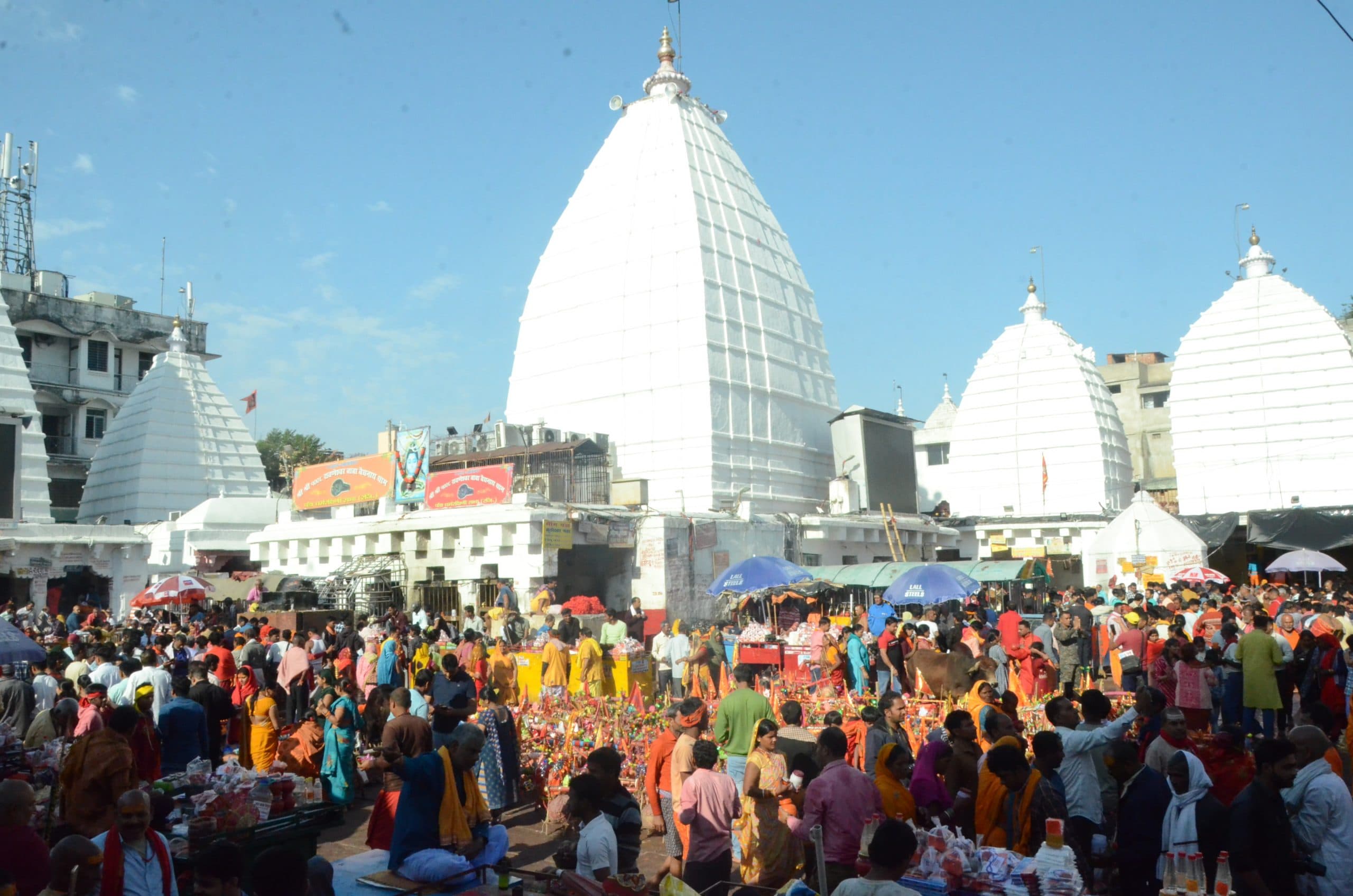 महाशिवरात्रि : बाबा मंदिर के शिखर पर पंचशूल स्थापित, आज बाबा भोले बनेंगे दूल्हा
