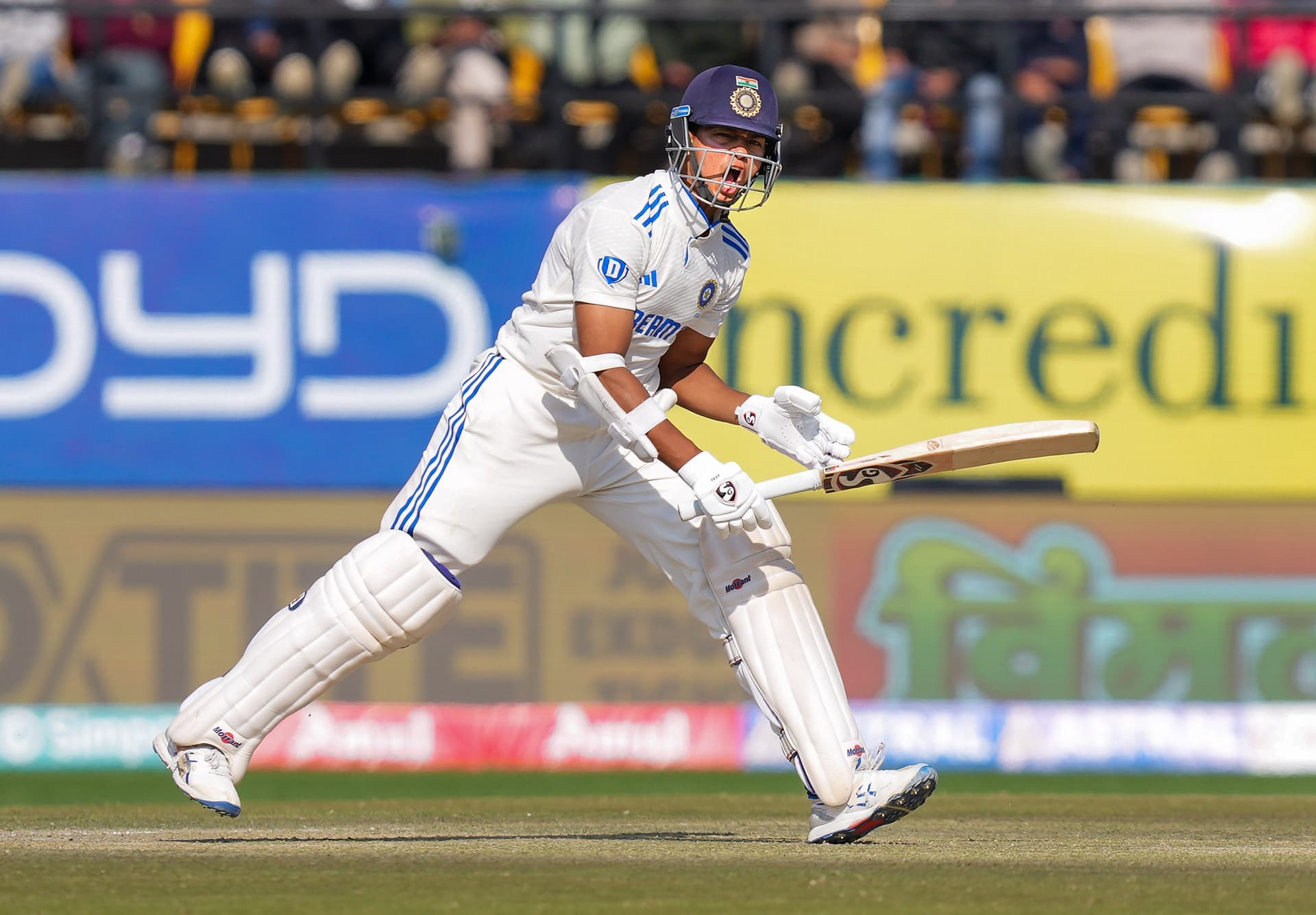 IND vs ENG: यशस्वी जायसवाल ने तोड़ा सुनील गावस्कर का रिकॉर्ड, पहली पारी में जड़ा पचासा IND vs ENG: यशस्वी जायसवाल ने तोड़ा सुनील गावस्कर का रिकॉर्ड, पहली पारी में जड़ा पचासा