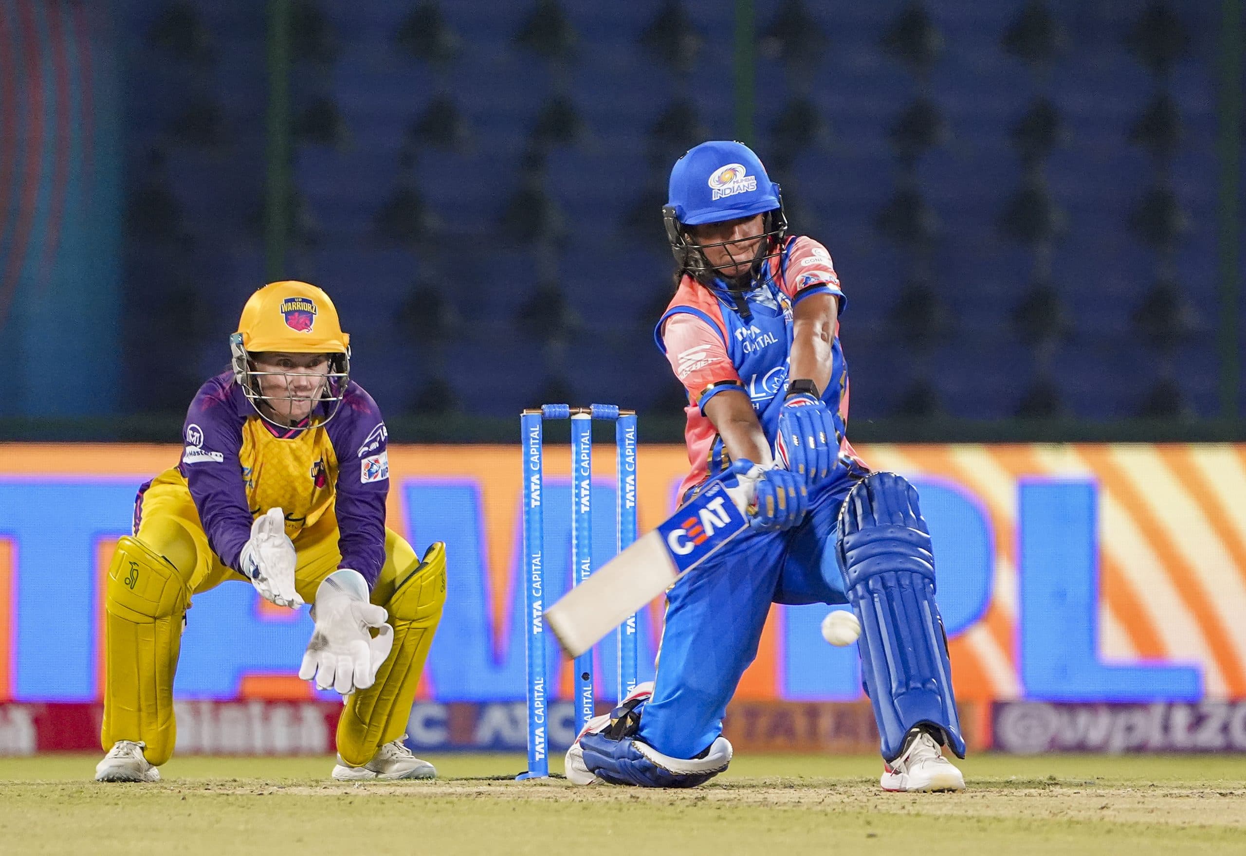 WPL 2024: मुंबई इंडियंस ने यूपी वारियर्स को जीत के लिए दिया 161 रनों का लक्ष्य