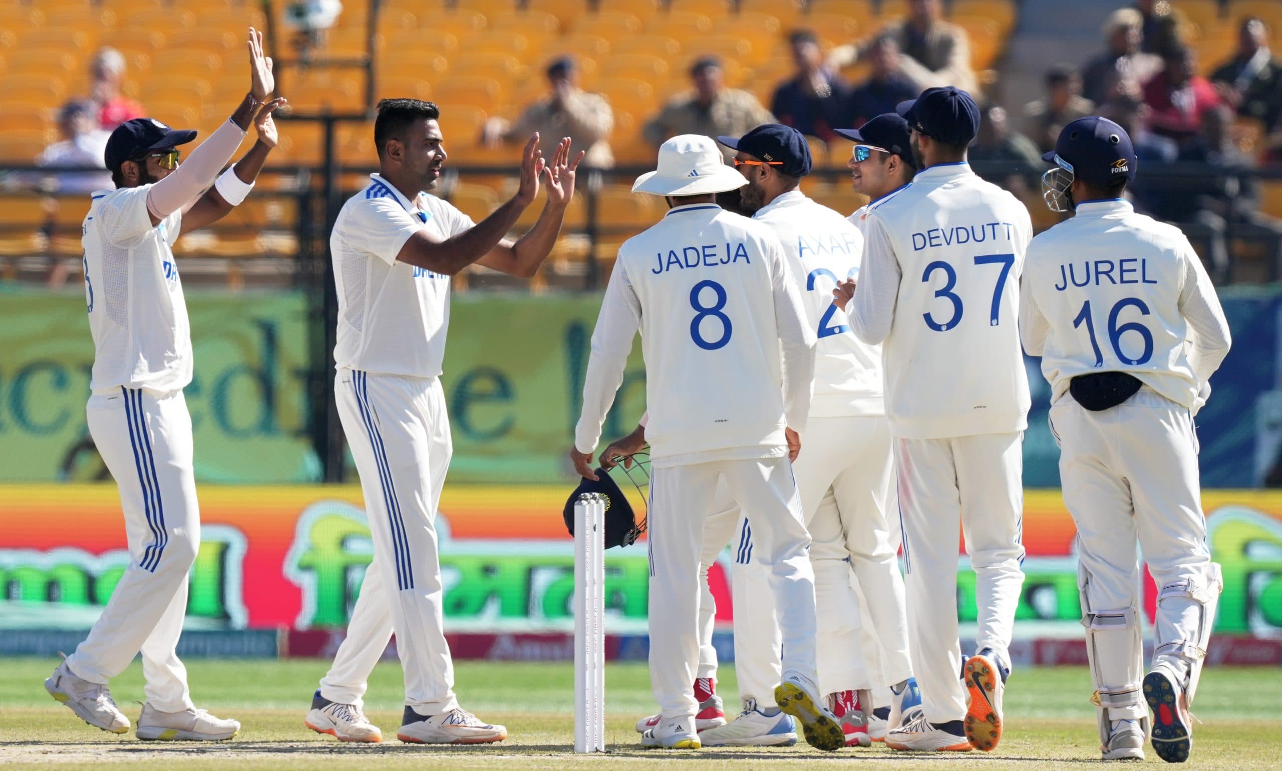 IND vs ENG: इंग्लैंड पर पारी से हार का संकट, लंच तक भारत ने 5 टॉप बल्लेबाजों को किया आउट