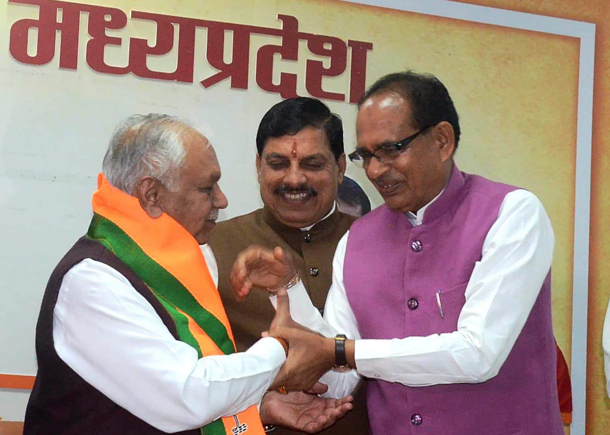 लोकसभा चुनाव के पहले कांग्रेस को जोरदार झटका, गांधी परिवार के करीबी सुरेश पचौरी बीजेपी में शामिल