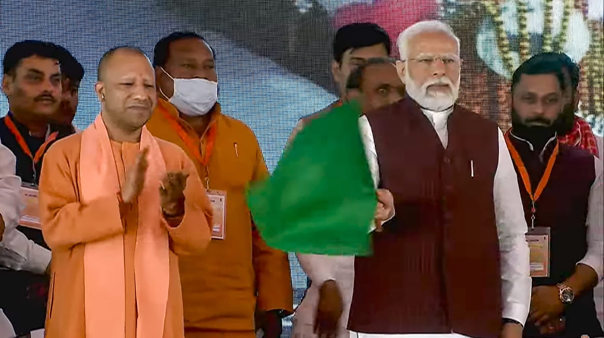 पीएम मोदी ने आजमगढ़, श्रावस्ती, चित्रकूट, मुरादाबाद, अलीगढ़ एयरपोर्ट का किया लोकार्पण, विपक्ष पर खूब बरसे
