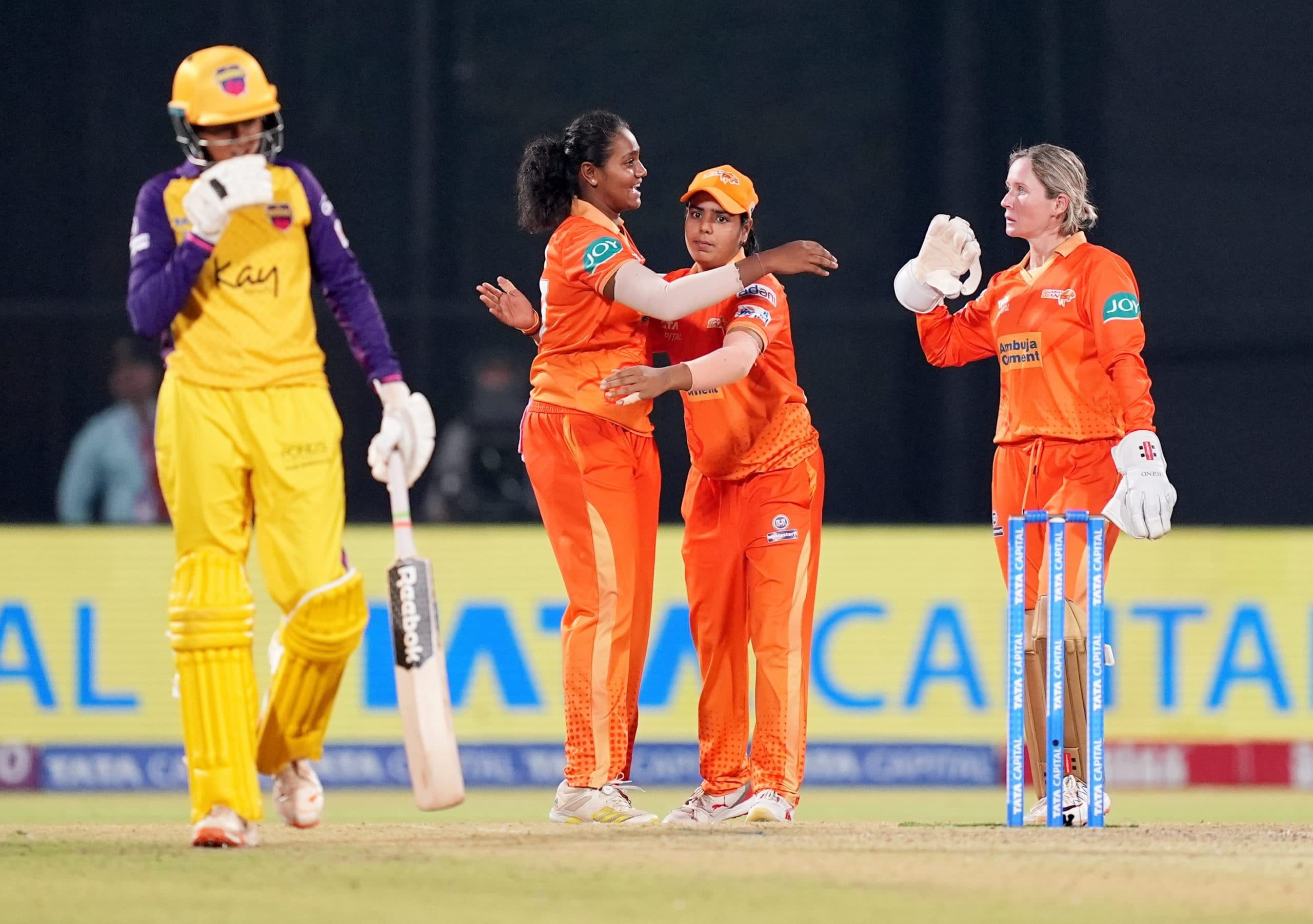 WPL 2024: गुजरात जायंट्स ने यूपी वारियर्स को 8 विकेट से हराया, प्लेऑफ की रेस में बड़ा फेरबदल