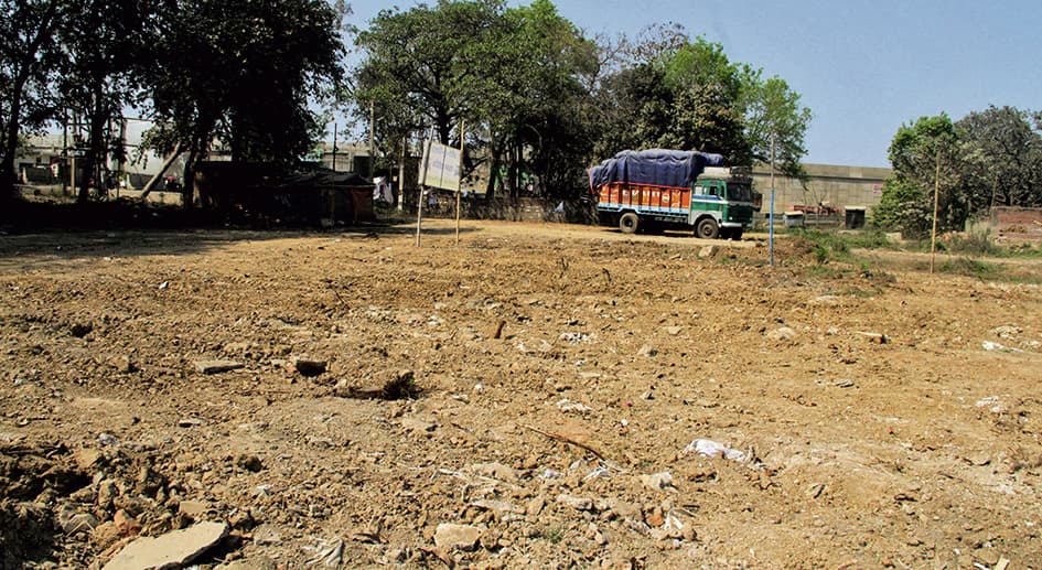 भागलपुर में बस मालिकों की हड़ताल तीसरे दिन भी जारी, प्रशासन के समर्थन में आये प्रबुद्धजन