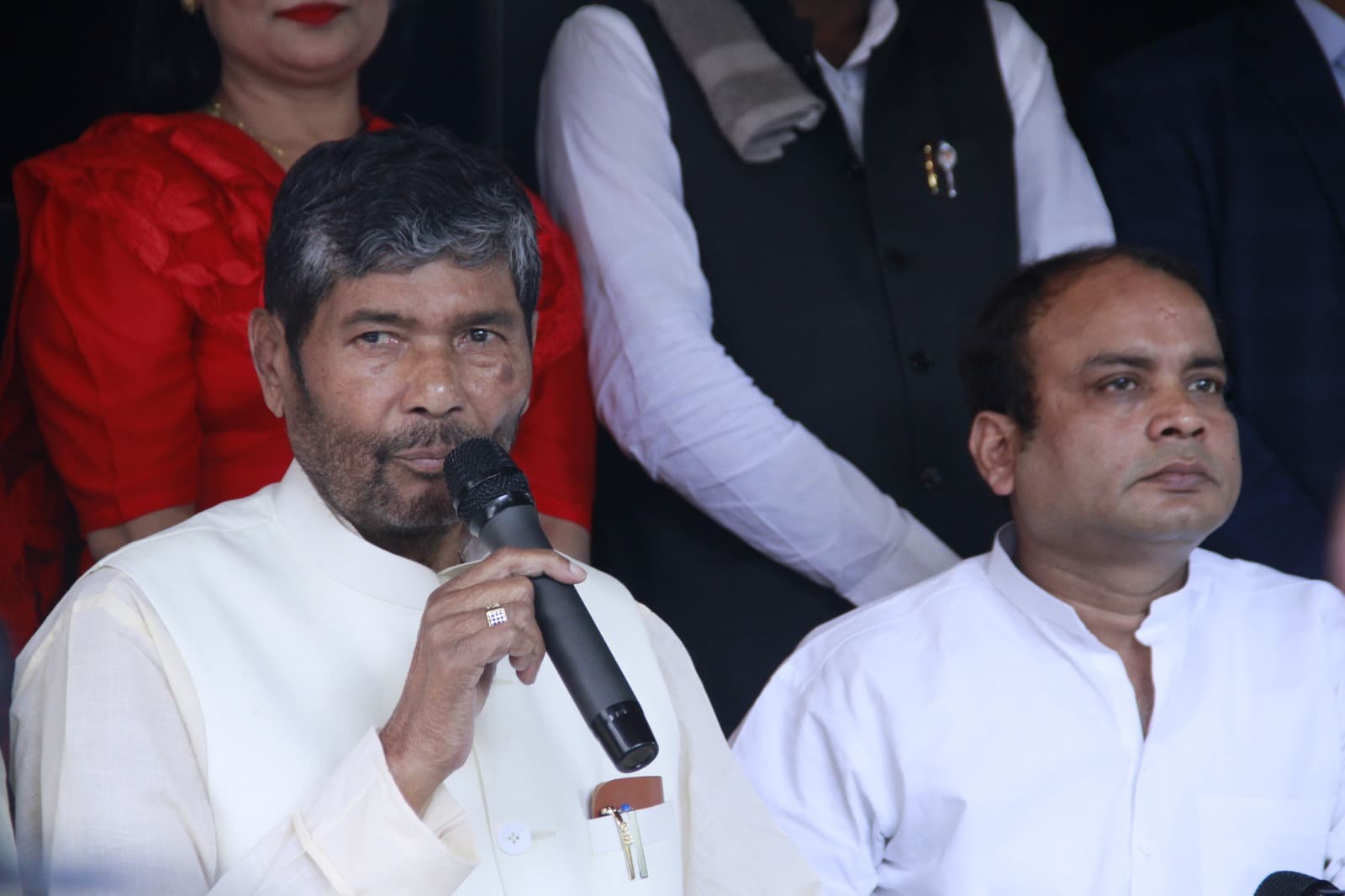 मोदी कैबिनेट से पशुपति पारस का इस्तीफा, एनडीए  छोड़ने पर साधी चुप्पी