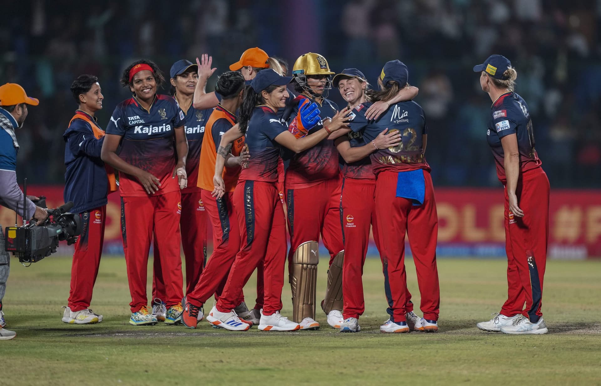 WPL 2024: आरसीबी ने मुंबई इंडियंस को रौंदकर फाइनल में किया प्रवेश, अब दिल्ली कैपिटल्स से होगा मुकाबला