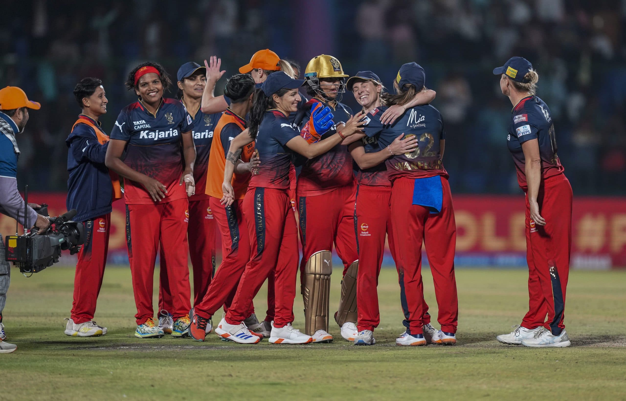 WPL 2024: आरसीबी ने मुंबई इंडियंस को रौंदकर फाइनल में किया प्रवेश, अब दिल्ली कैपिटल्स से होगा मुकाबला