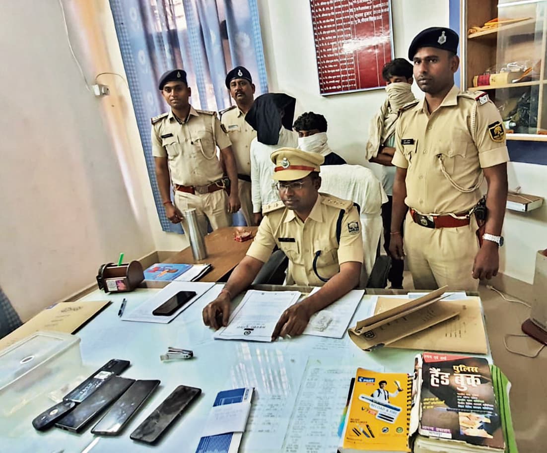 जामताड़ा की तरह साइबर फ्रॉड कर रहे जमुनियां गांव के युवा, लोगों को लगा रहे करोड़ों का चूना